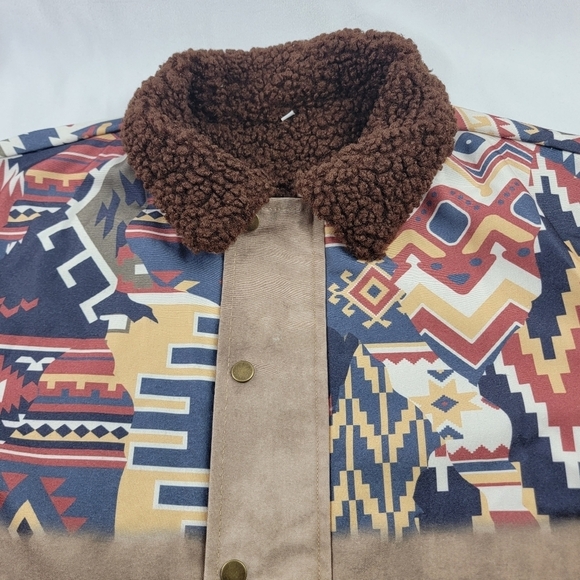 NWOT Sherpa lined snap and zip front Aztec print jacket - Picture 3 of 5
